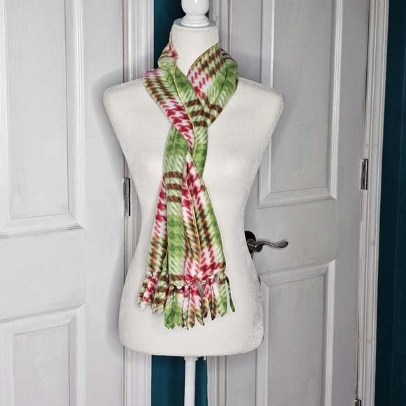 Christmas Holiday Fleece Plaid Green and Red Scarf - Picture 10 of 10